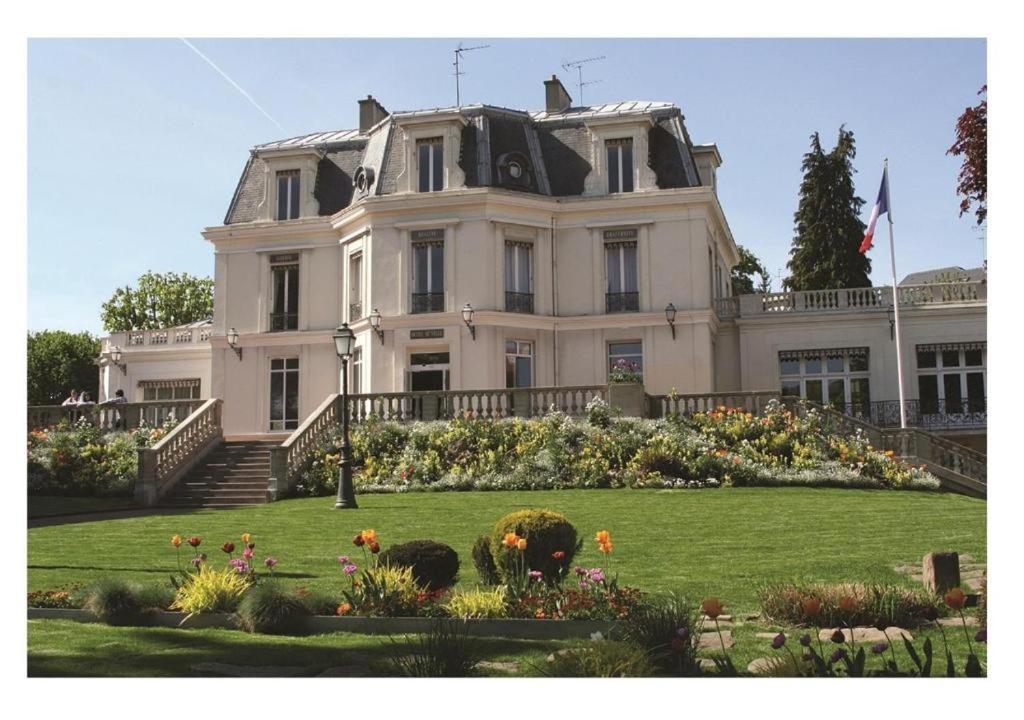 Superbe appart 2 pièces avec parking gratuit Chaville Esterno foto